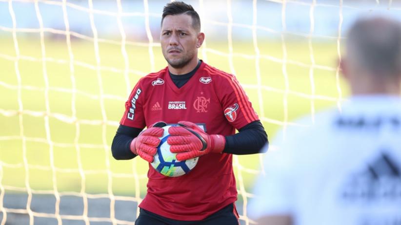 Resultado de imagem para ApÃ³s quase sair, Diego Alves vira homem de confianÃ§a do Flamengo